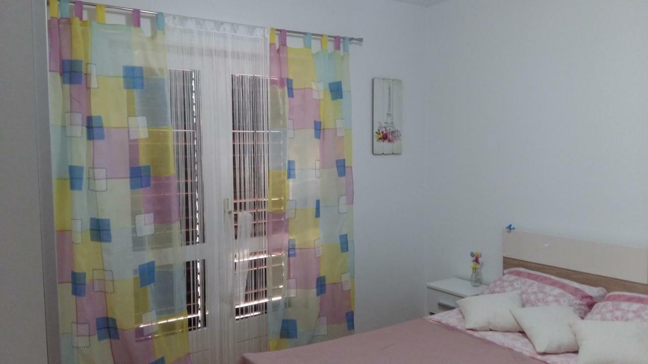 Apartment Ilina Vodice Bagian luar foto