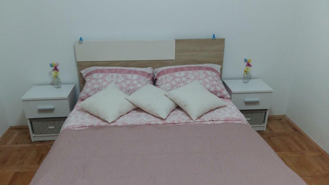 Apartment Ilina Vodice Bagian luar foto