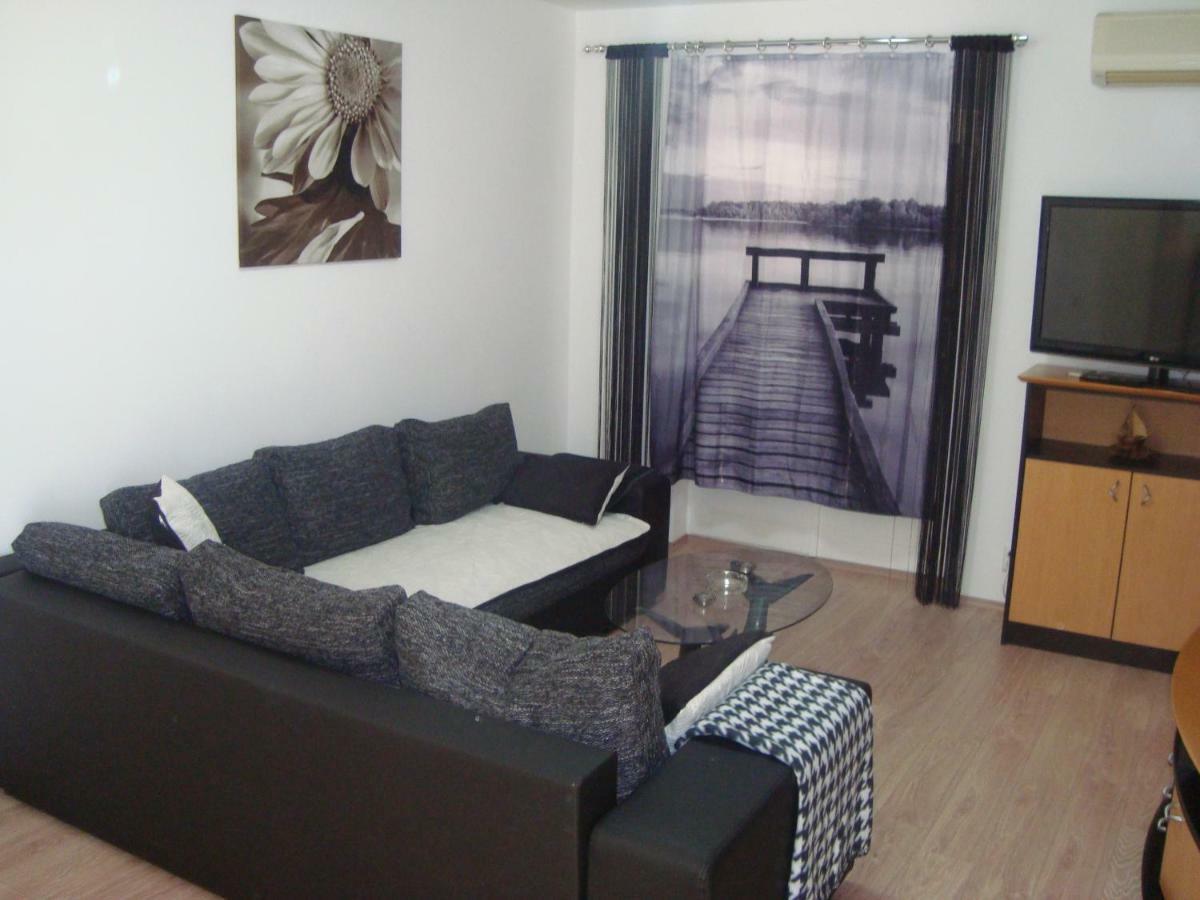 Apartment Ilina Vodice Bagian luar foto