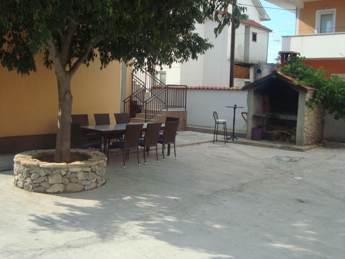 Apartment Ilina Vodice Bagian luar foto