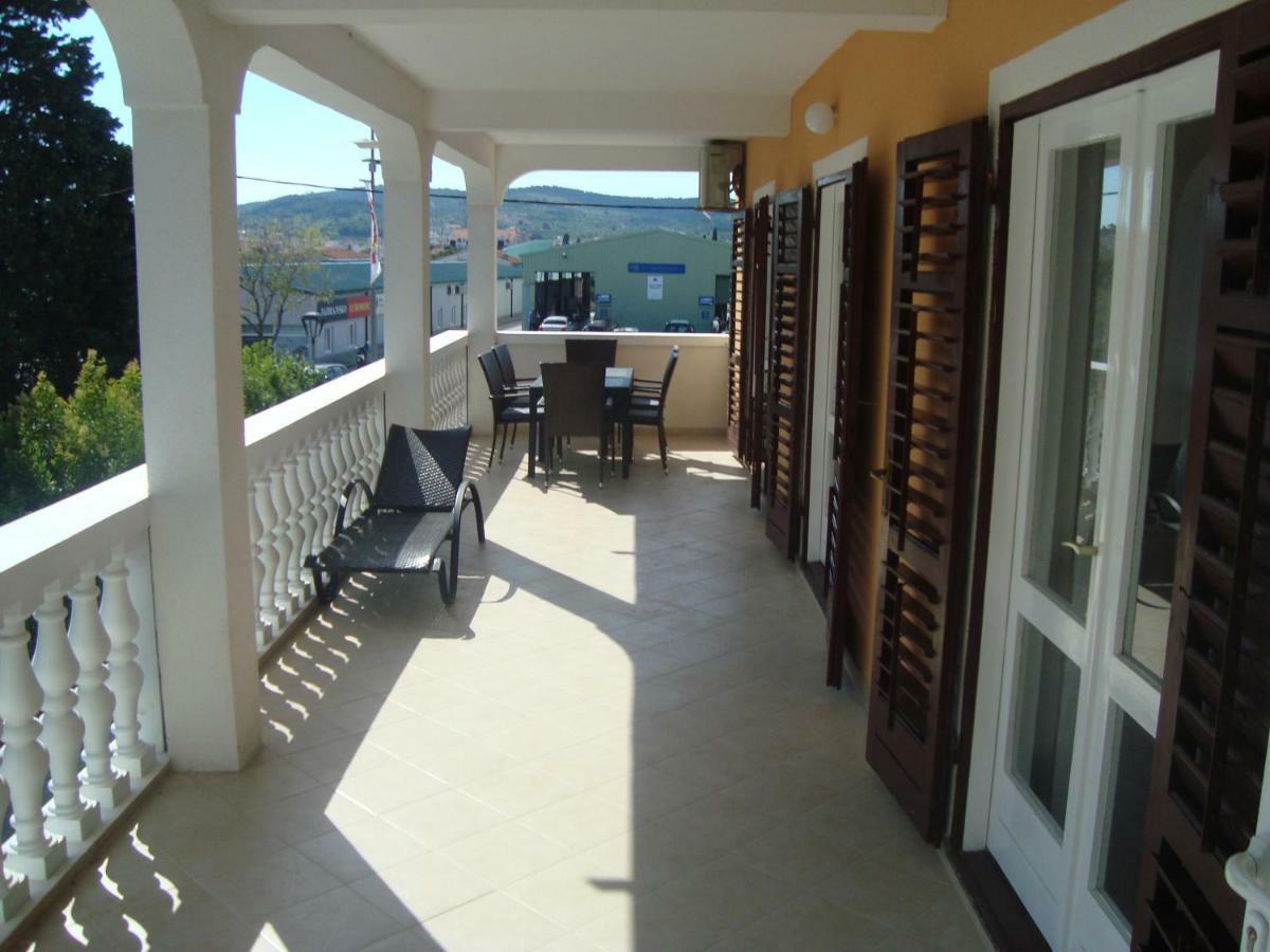 Apartment Ilina Vodice Bagian luar foto