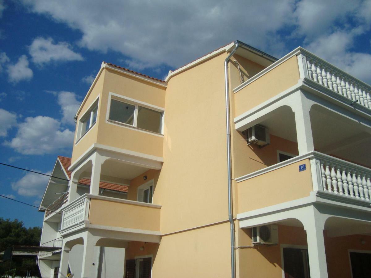 Apartment Ilina Vodice Bagian luar foto