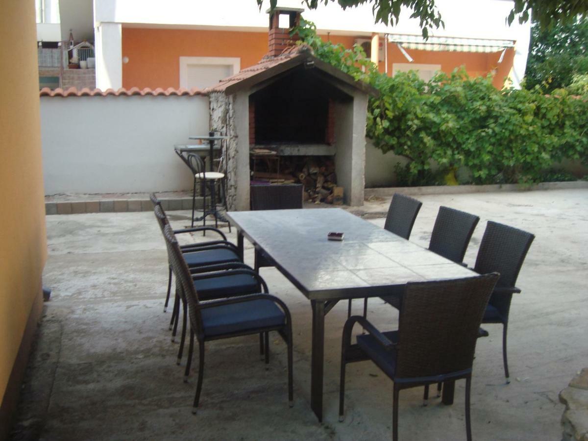 Apartment Ilina Vodice Bagian luar foto